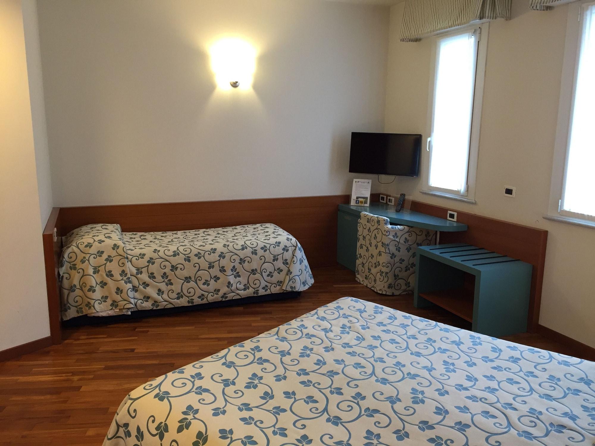 Hotel Le Roi Варацце Экстерьер фото