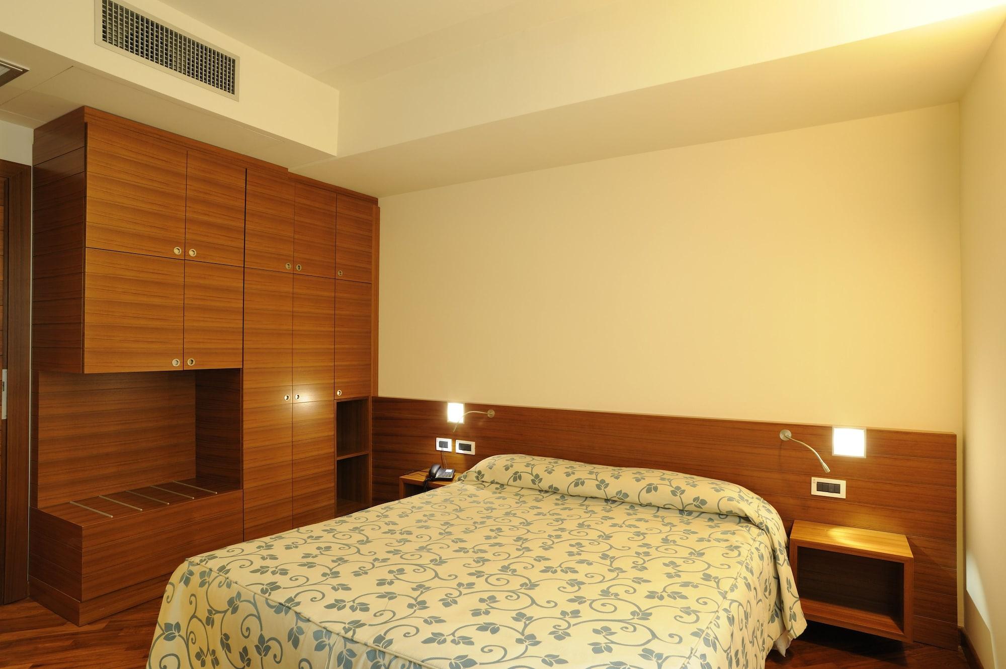 Hotel Le Roi Варацце Экстерьер фото