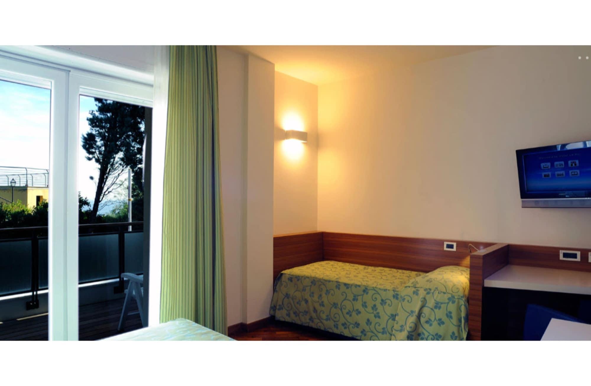 Hotel Le Roi Варацце Экстерьер фото