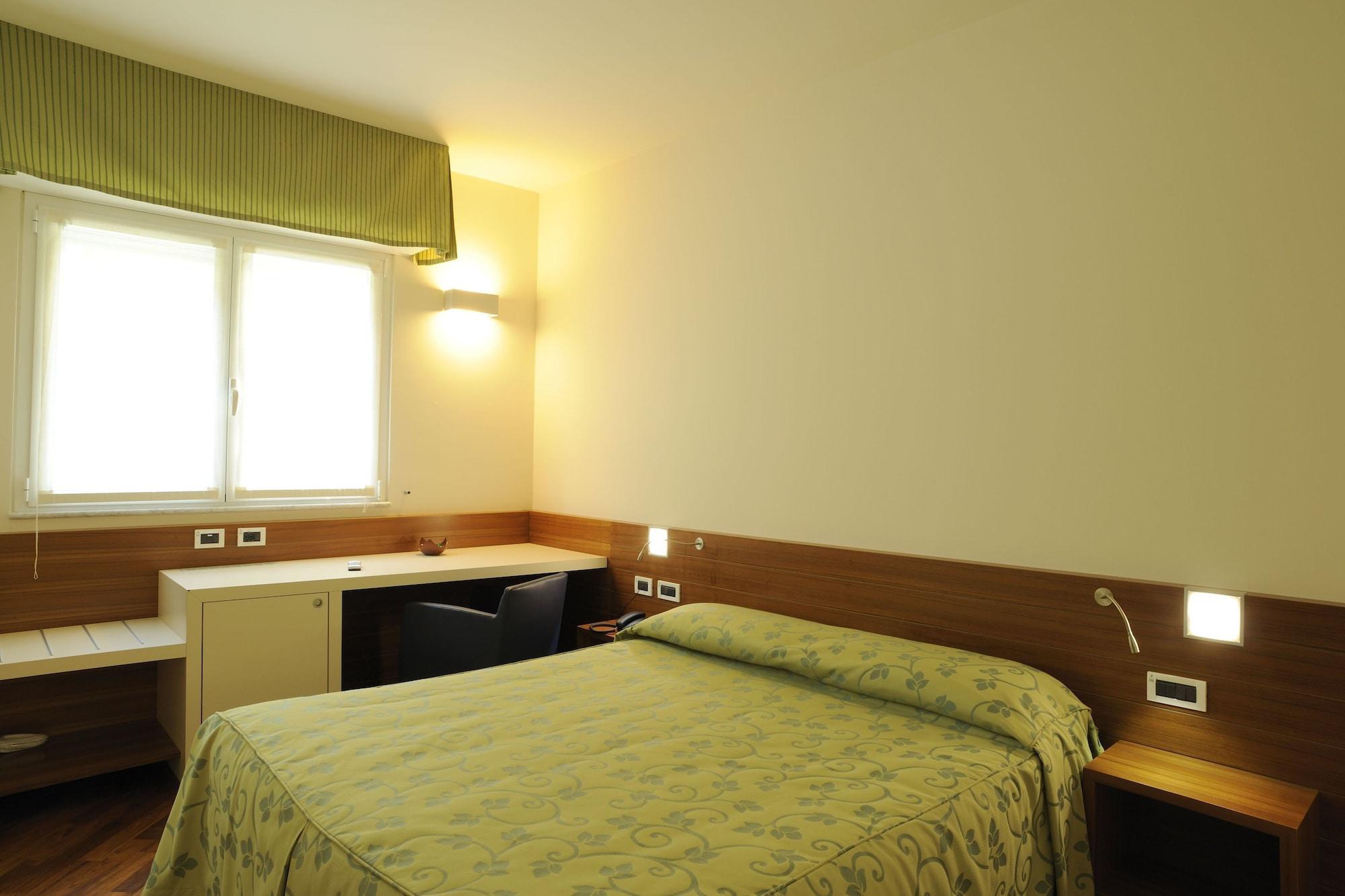 Hotel Le Roi Варацце Экстерьер фото