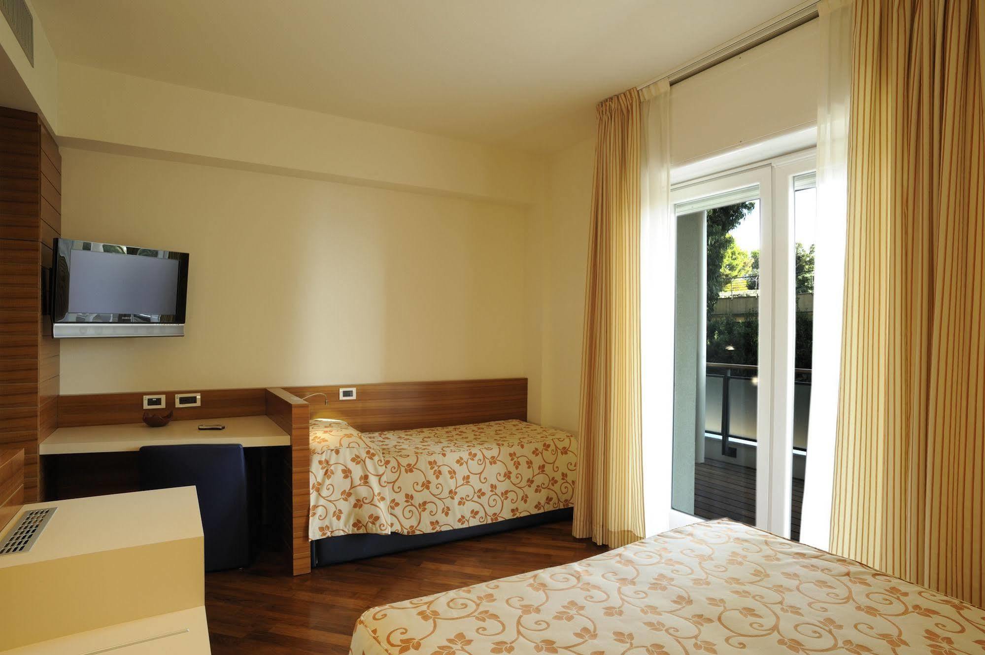 Hotel Le Roi Варацце Экстерьер фото